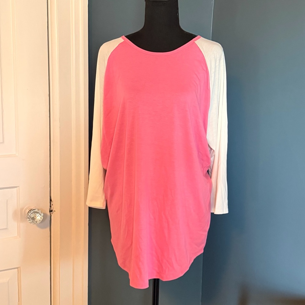 🎀 LuLaRoe Randy Baseball Tee